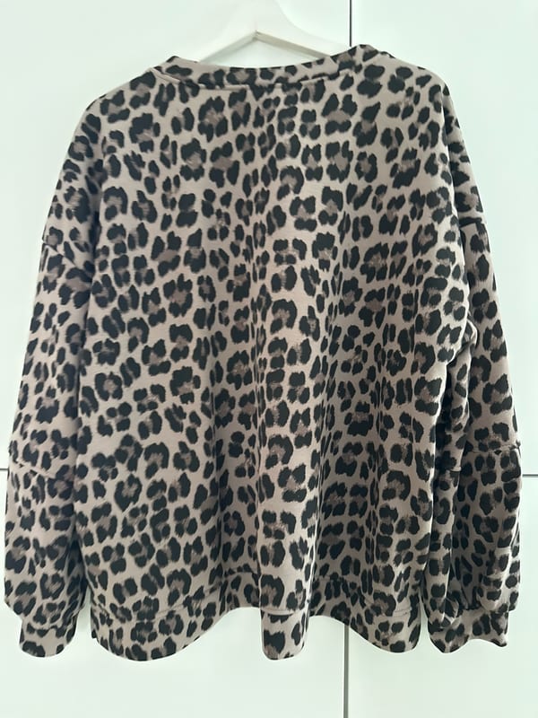 Leo Oversize Sweater Damen Taupe Baumwolle – Einheitsgröße – Bild 4 von 4
