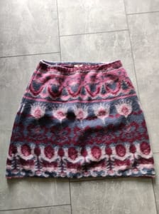 Damen Wollrock mit Muster in Rot und Blau – Größe 38