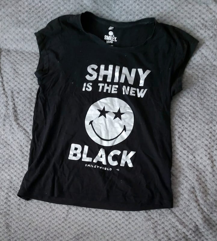 Damen T-Shirt schwarz mit Smiley-Print "Shiny is the new Black" – Größe S
