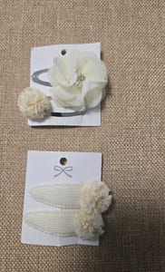 Mädchen Haarspangen-Set mit Blüten und Perlen, Cremeweiß – Einheitsgröße – Beige