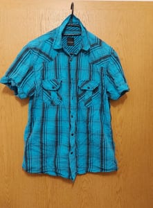 Herren Kurzarmhemd blau gestreift mit Brusttaschen – Größe S