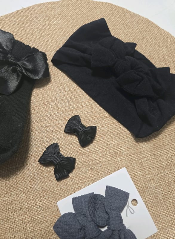 Schwarze Babysocken mit Satin-Schleife – Einheitsgröße – Bild 3 von 3