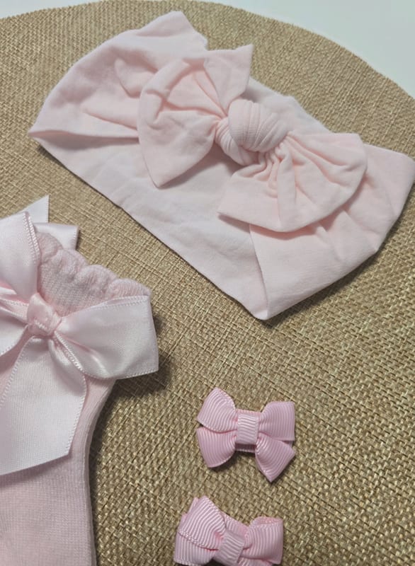 Babysocken in Rosa mit Schleife – Set mit Haarband und Haarklammern – Einheitsgröße – Bild 3 von 3