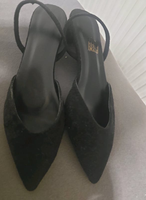 Damen Schwarze Slingback-Pumps mit Blockabsatz – spitze Zehenpartie – Größe 37 – Bild 2 von 4