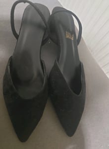Damen Schwarze Slingback-Pumps mit Blockabsatz – spitze Zehenpartie – Größe 37 – Bild 2 von 4