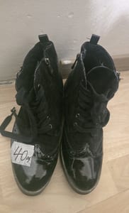 Damen Schwarze Schnürstiefeletten mit Lochmuster und Reißverschluss – Größe 40 – Bild 3 von 7