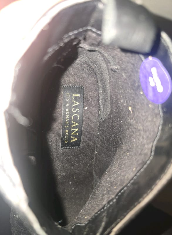 Damen Schwarze Stiefeletten mit Nieten – spitze Form – Größe 40 – Bild 7 von 7