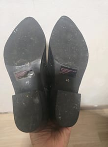 Damen Schwarze Stiefeletten mit Nieten – spitze Form – Größe 40 – Bild 4 von 7