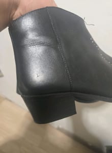 Damen Schwarze Stiefeletten mit Nieten – spitze Form – Größe 40 – Bild 6 von 7