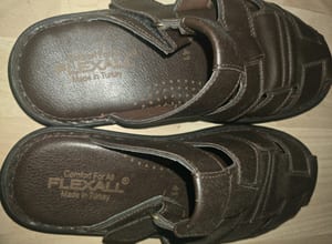 Braune Herrensandalen aus Leder mit Klettverschluss – Größe 41 – Bild 3 von 3