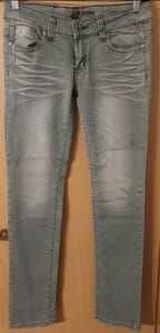Damen Jeans in Hellgrau mit Used-Waschung – Gerader Schnitt – Größe 40 – Bild 2 von 2
