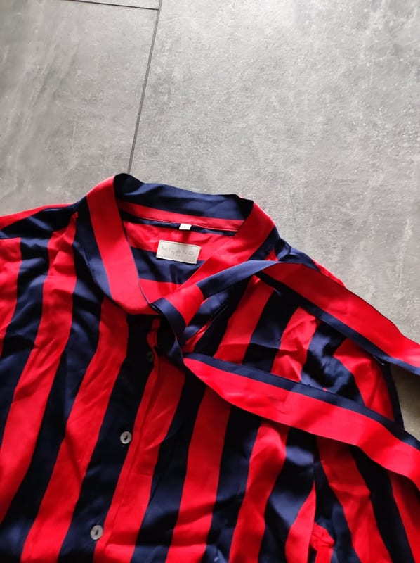Damenbluse mit Schluppe, rot-blau gestreift, glänzend – Größe 42 – Bild 3 von 5