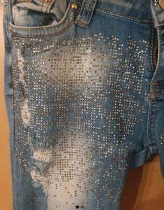 Damen Jeans mit Strass-Steinen und Used-Look – Größe 36 – Blau
