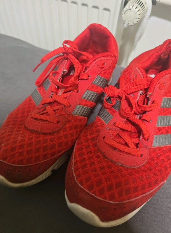 Herren Rote Sneaker mit grauen Streifen – Schuhe – Größe 41,5 – Bild 6 von 7