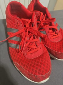 Herren Rote Sneaker mit grauen Streifen – Schuhe – Größe 41,5