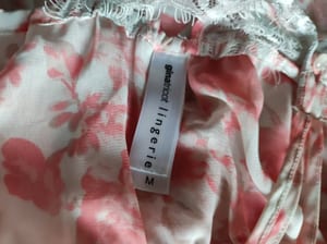 Damen Playsuit mit Spitzenbesatz, rosa-weiß geblümt – Größe M – Bild 4 von 4