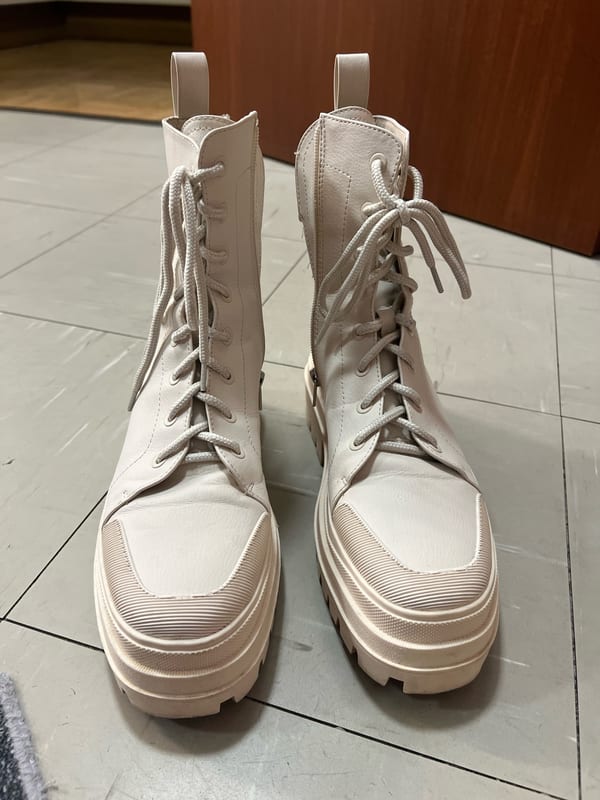 Damen Cremefarbene Schnürstiefeletten mit Plateausohle – Größe 39