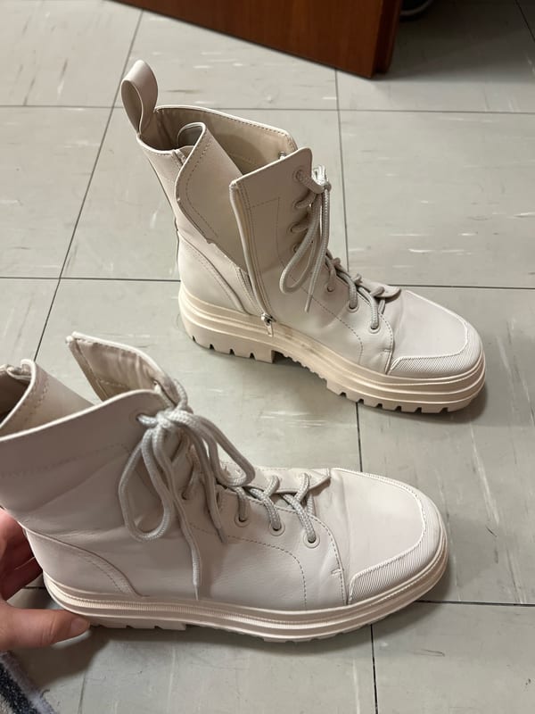 Damen Cremefarbene Schnürstiefeletten mit Plateausohle – Größe 39 – Bild 3 von 12