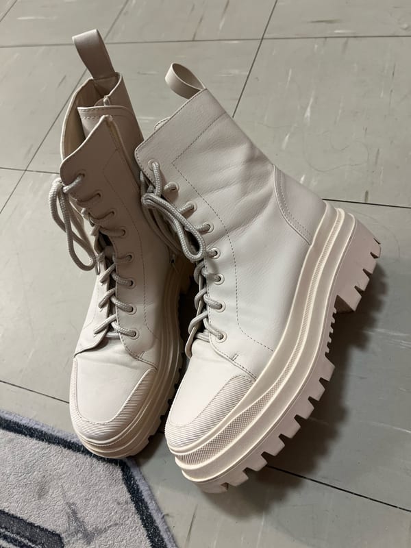 Damen Cremefarbene Schnürstiefeletten mit Plateausohle – Größe 39 – Bild 8 von 12