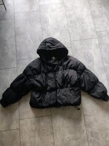 Damen Kurze Gesteppte Winterjacke mit Kapuze – Schwarz – Größe L