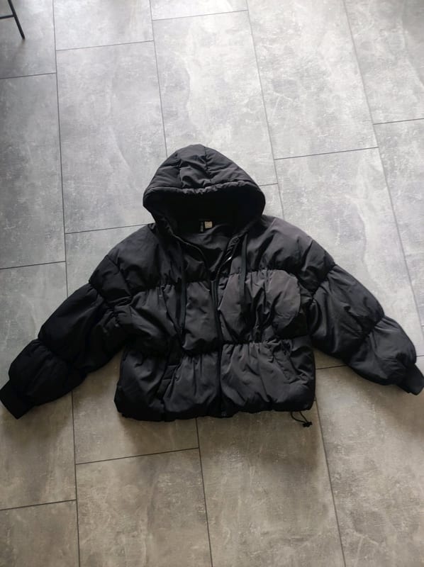 Damen Schwarze gesteppte Winterjacke mit Kapuze – Größe L