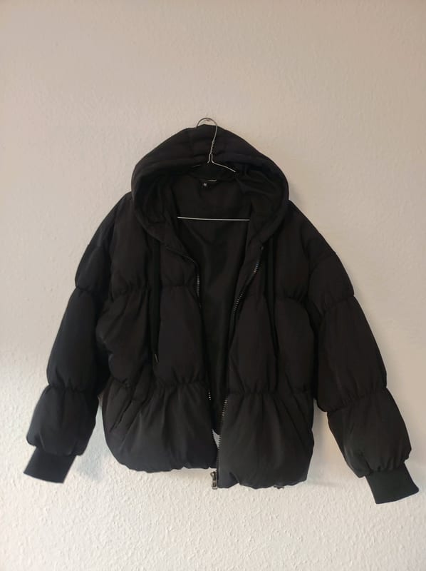 Damen Schwarze gesteppte Winterjacke mit Kapuze – Größe L – Bild 2 von 5