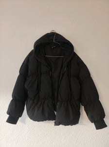 Damen Schwarze gesteppte Winterjacke mit Kapuze – Größe L – Bild 2 von 5
