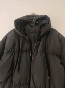 Damen Schwarze gesteppte Winterjacke mit Kapuze – Größe L – Bild 4 von 5