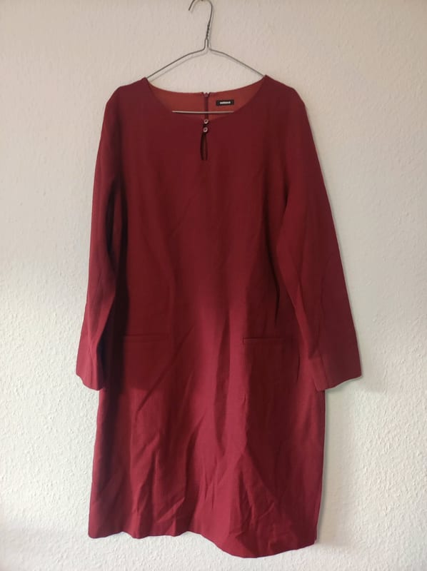 Damen Bordeauxrotes Kleid mit langen Ärmeln und Taschen – Größe 46