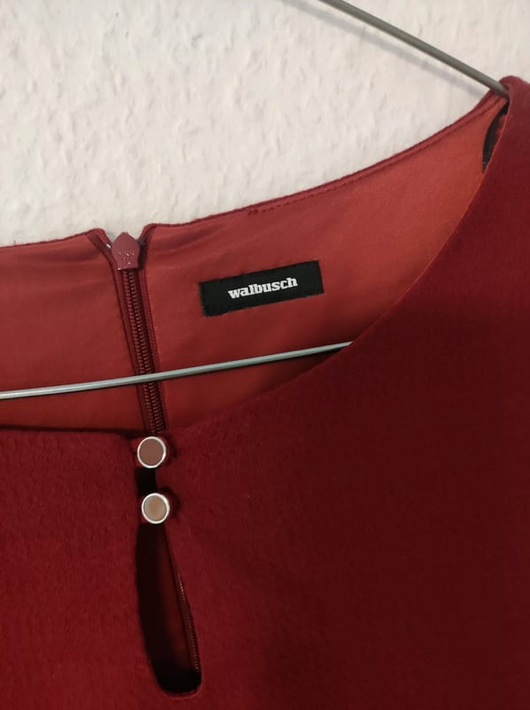 Damen Bordeauxrotes Kleid mit langen Ärmeln und Taschen – Größe 46 – Bild 2 von 6