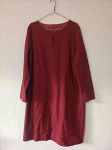 Damen Bordeauxrotes Kleid mit langen Ärmeln und Taschen – Größe 46