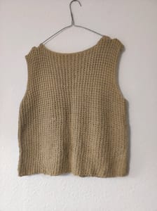 Damen Strick-Top ärmellos, beige, handgestrickt mit Lochmuster – Größe XL – Bild 3 von 5