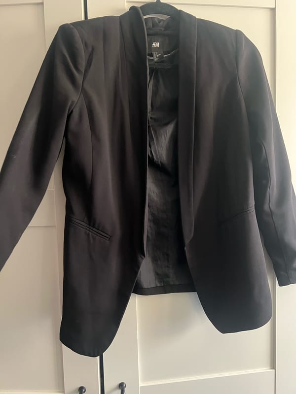 Damen Schwarzer Blazer H&M in S ohne Verschluss mit Schalkragen – Größe S – Bild 2 von 4