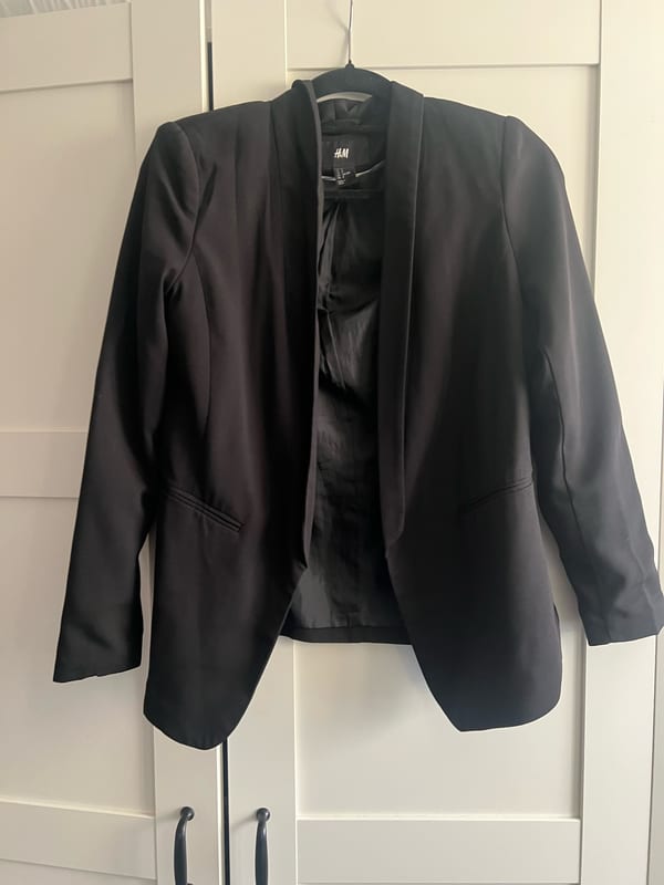 Damen Schwarzer Blazer H&M in S ohne Verschluss mit Schalkragen – Größe S – Bild 4 von 4