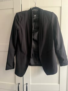 Damen Schwarzer Blazer H&M in S ohne Verschluss mit Schalkragen – Größe S – Bild 4 von 4