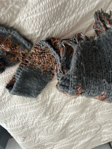 Damen Strickset Mütze und Schal in Grau mit Mustern s oliver – Bild 5 von 5