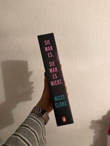 Sie war es. Sie war es nicht – Thriller, Buch – Bild 4 von 5