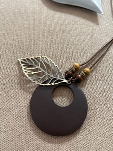 Damen Boho Halskette mit Holzornamente – Braun – Bild 3 von 9