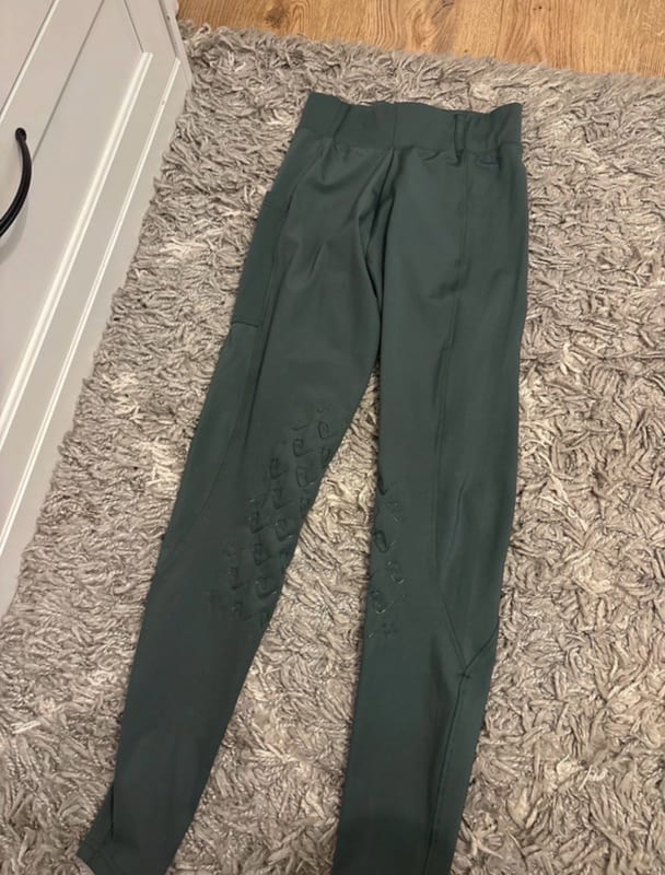 Damen Reithose in Dunkelgrün mit Kniebesatz – Größe XS – Bild 2 von 3