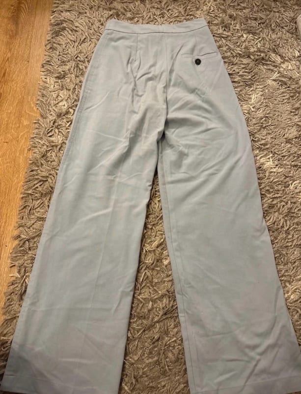 Damen Weite Stoffhose mit hohem Bund in Hellblau – Größe S – Bild 2 von 4