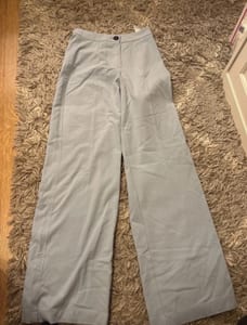 Damen Weite Stoffhose mit hohem Bund in Hellblau – Größe S