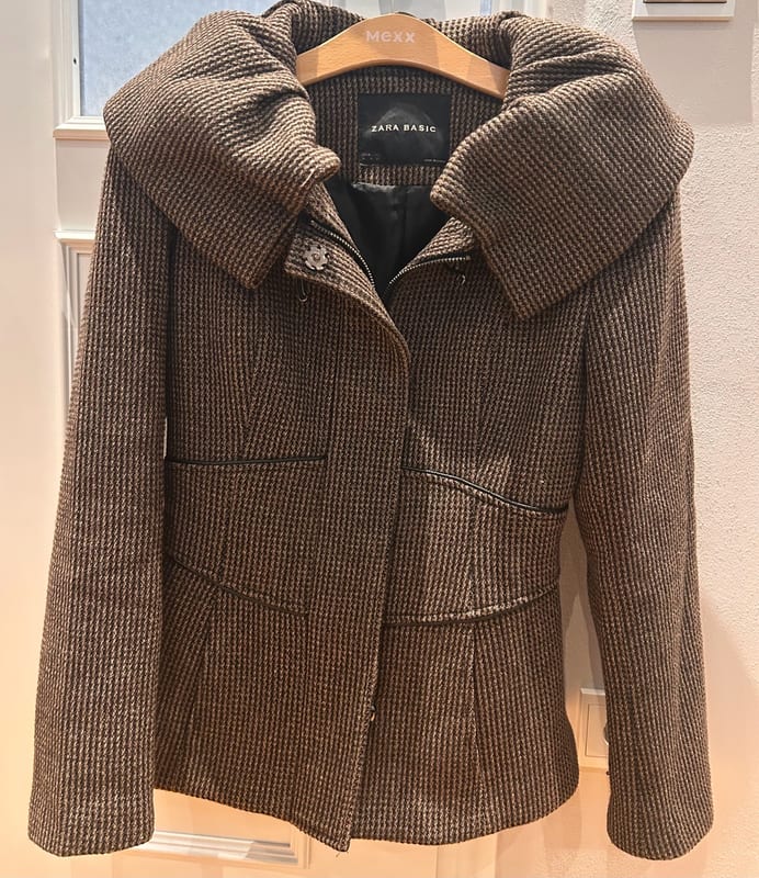 Damen Tolle Kurzjacke Neu von Zara Dunkelbraun – Größe S