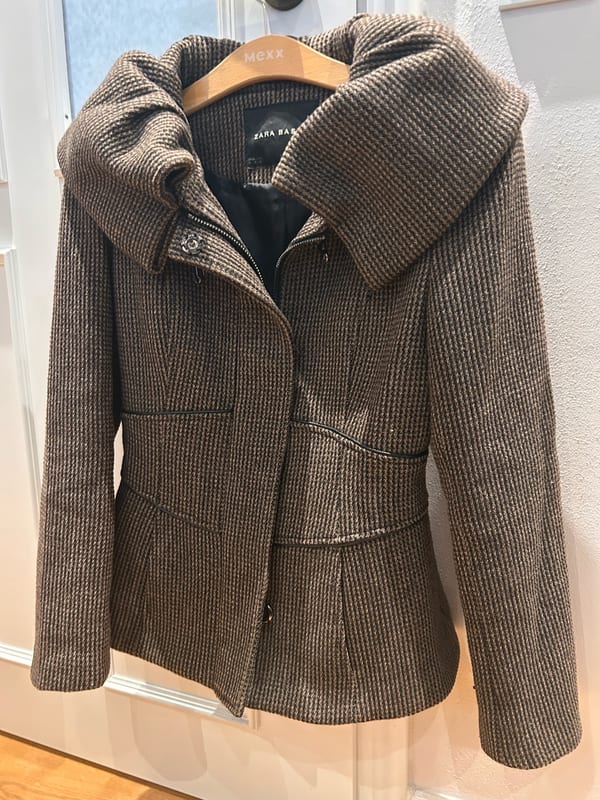 Damen Tolle Kurzjacke Neu von Zara Dunkelbraun – Größe S – Bild 2 von 11