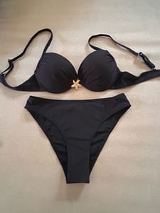 Damen Bikini schwarz mit goldenem Seestern – Größe S
