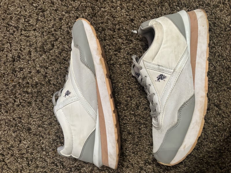 Damen Weiße Sneaker mit grauen Akzenten – Schnürschuh – Größe 39