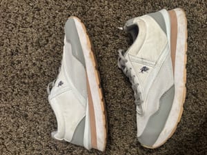 Damen Weiße Sneaker mit grauen Akzenten – Schnürschuh – Größe 39