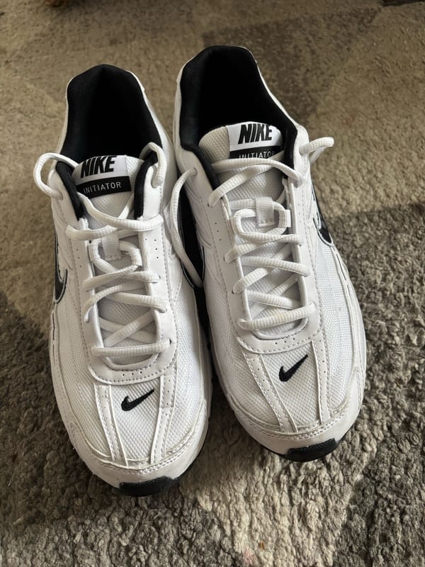 Herren Sneaker Weiß/Schwarz – Laufschuh mit Logo – Größe 44 – Bild 2 von 5