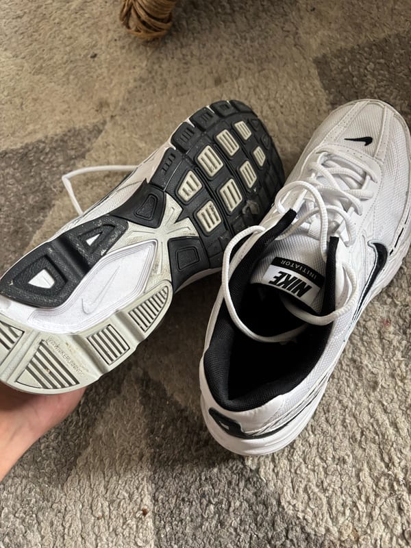 Herren Sneaker Weiß/Schwarz – Laufschuh mit Logo – Größe 44 – Bild 5 von 5