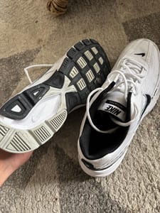Herren Sneaker Weiß/Schwarz – Laufschuh mit Logo – Größe 44 – Bild 5 von 5