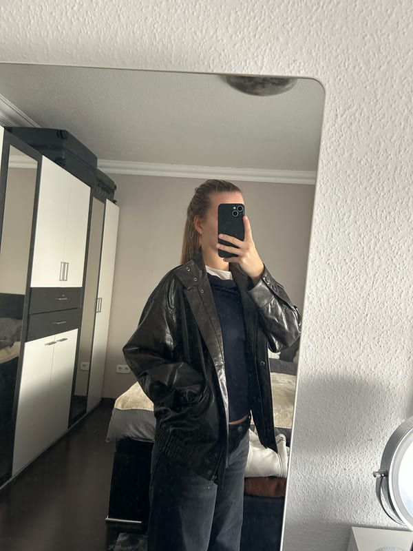 Damen Braune Lederjacke im Bomber-Stil – Größe XS